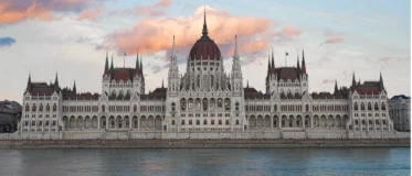 parlament2-1-373x160