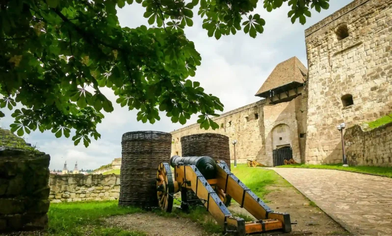 העיר אגר - EGER עם מבצר מתקופת ימי הביניים