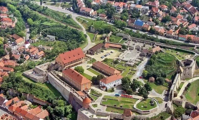 העיר אגר - EGER עם מצודה מדהימה