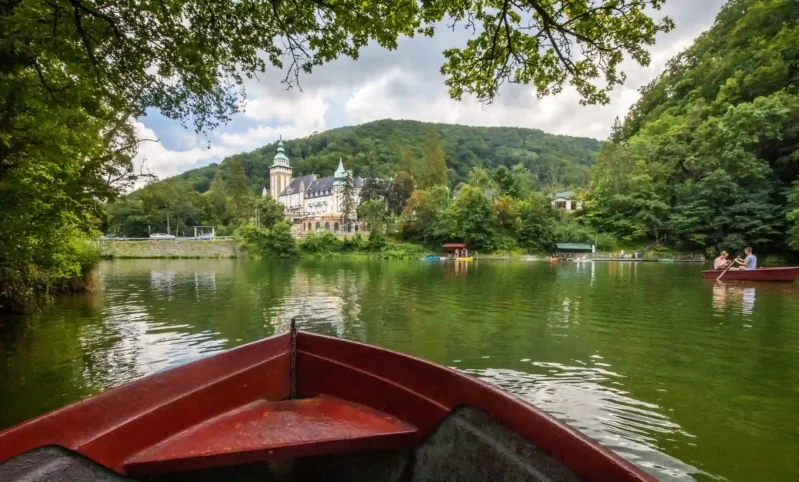 עיירת לילהפורד אגם האמורי - אטרקציות באזור קברי צדיקים בהונגריה