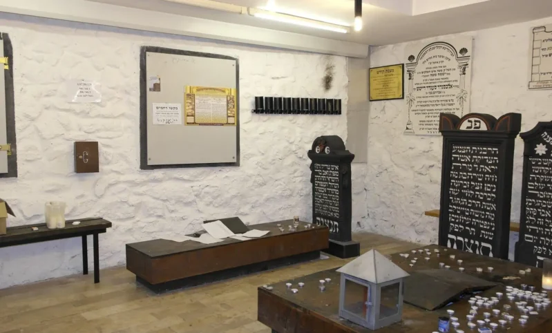 קברי צדיקים בהונגריה - איהל - הסעות לקבר הצדיק ישמח משה