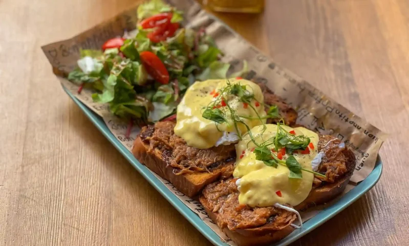 ארוחת בוקר בודפשט הונגריה מסעדת בשאמל