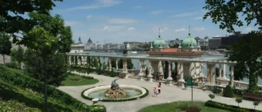 חצרות ארמון המלוכה סיור בבודה עם משפחת בנאי