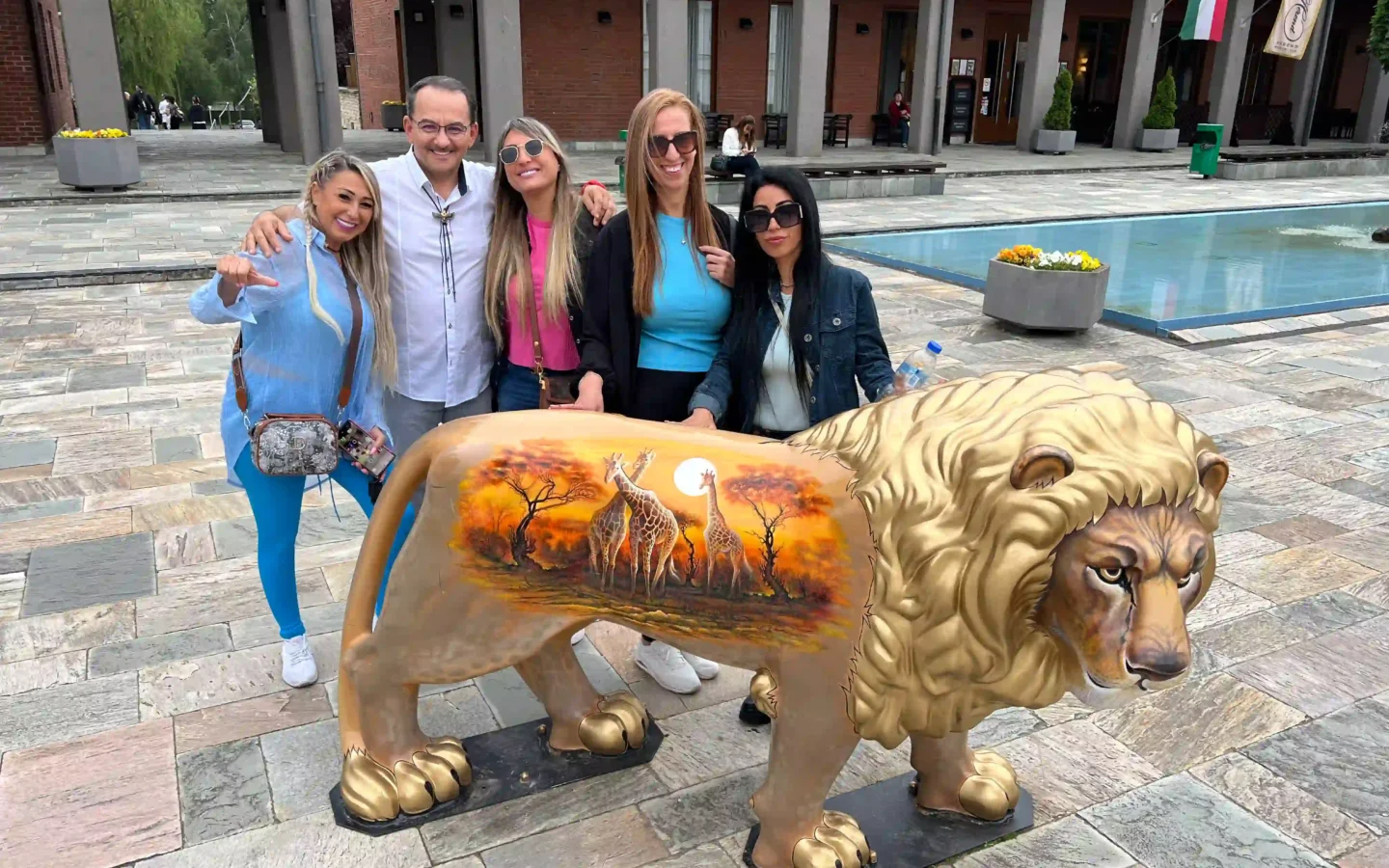 טיול יומי לאגם בלטון בודפשט הונגריה עיירת הרנד מפעל הפורצלן