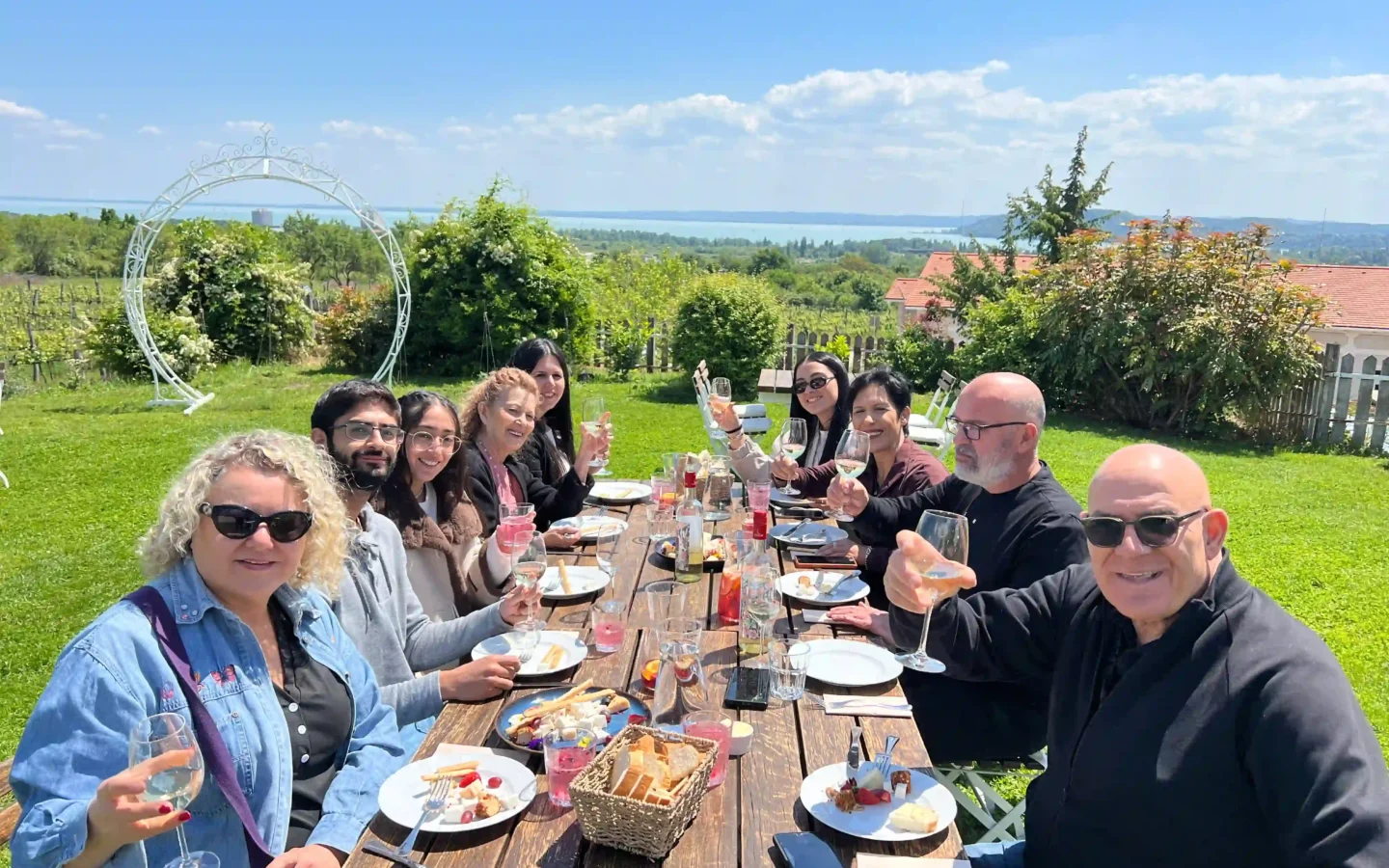 טיול יומי לאגם בלטון בודפשט עם משפחת בנאי סיורים וטיולים מודרכים