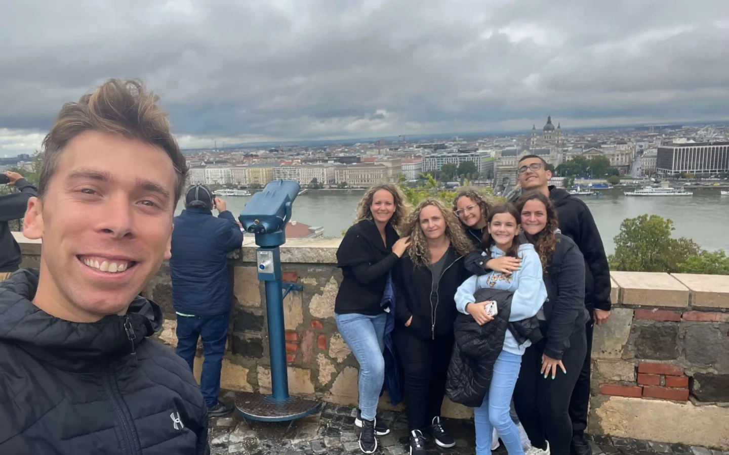 תצפית מטירת בודה - סיור בבודה עם משפחת בנאי